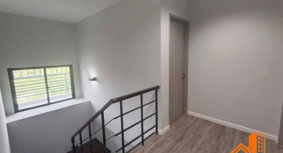 For sale 4 bedrooms townhouse in Lat Krabang, Bangkok