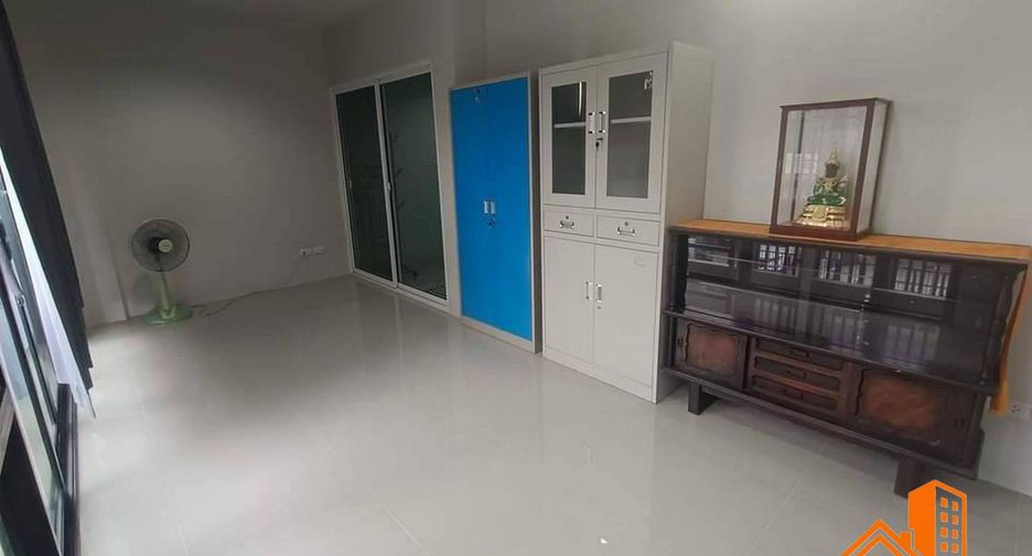 For sale 4 bedrooms townhouse in Lat Krabang, Bangkok