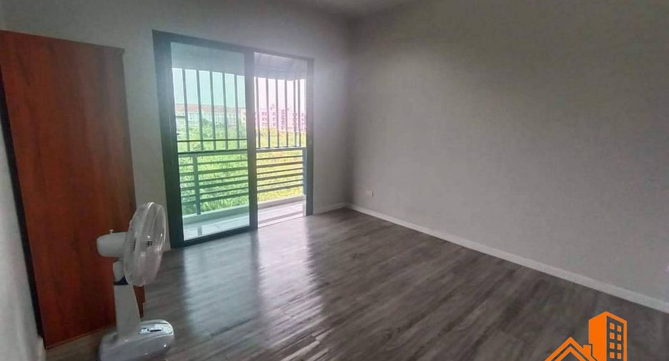 For sale 4 bedrooms townhouse in Lat Krabang, Bangkok