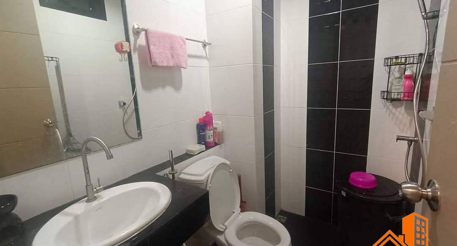 For sale 4 bedrooms townhouse in Lat Krabang, Bangkok