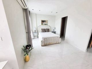 For sale 3 bedrooms condo in Watthana, Bangkok