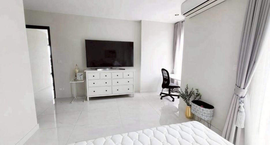 À vendre 3 chambres condo à Watthana, Bangkok