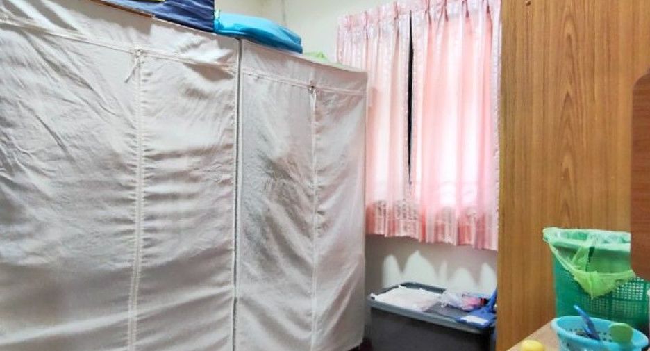 出售 4 卧室 联排别墅 在 Mueang Samut Prakan, Samut Prakan