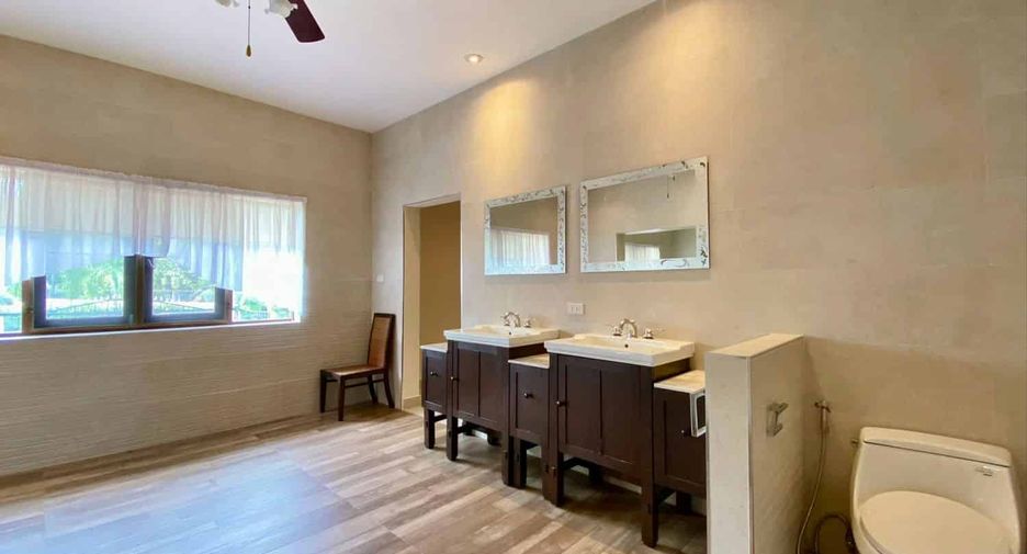 For sale 4 bedrooms villa in Hua Hin, Prachuap Khiri Khan