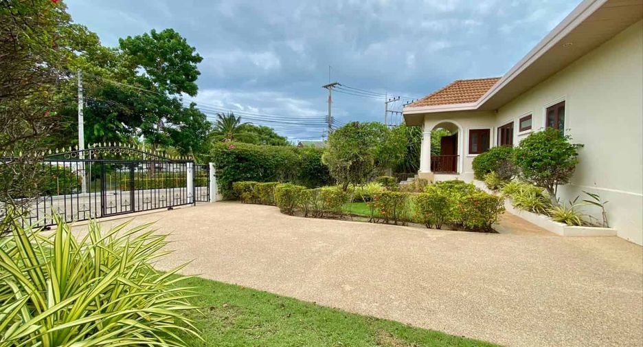 For sale 4 bedrooms villa in Hua Hin, Prachuap Khiri Khan