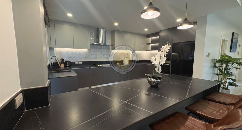For rent 5 bedrooms villa in Bang Lamung, Chonburi
