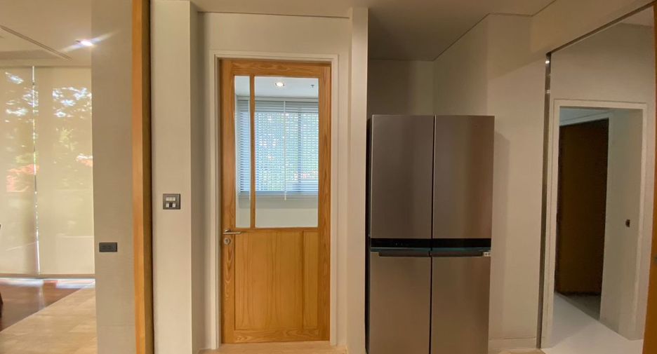 For rent 3 bedrooms condo in Khlong Toei, Bangkok