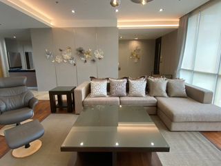 For rent 3 bedrooms condo in Khlong Toei, Bangkok