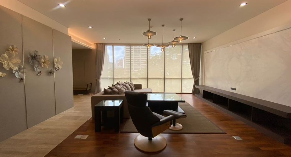 For rent 3 bedrooms condo in Khlong Toei, Bangkok