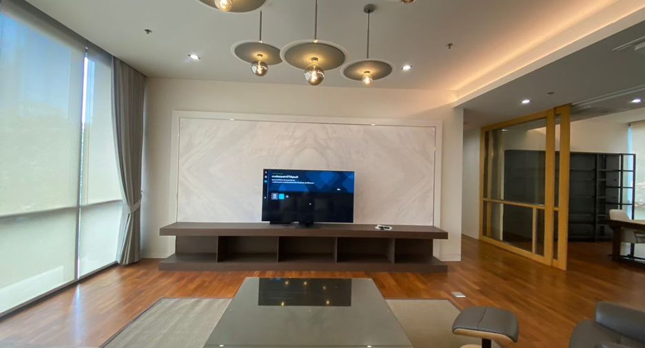 For rent 3 bedrooms condo in Khlong Toei, Bangkok