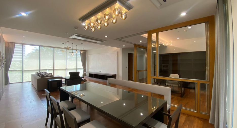 For rent 3 bedrooms condo in Khlong Toei, Bangkok