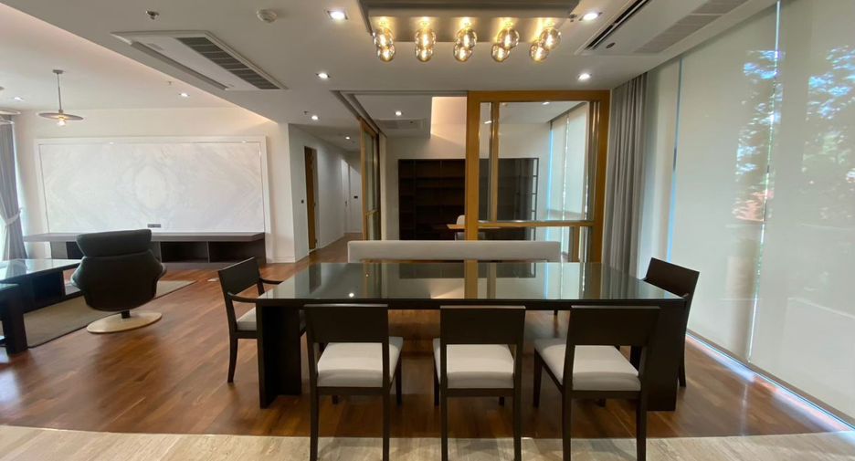For rent 3 bedrooms condo in Khlong Toei, Bangkok