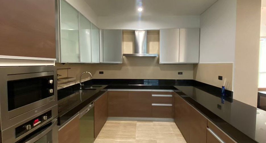 For rent 3 bedrooms condo in Khlong Toei, Bangkok