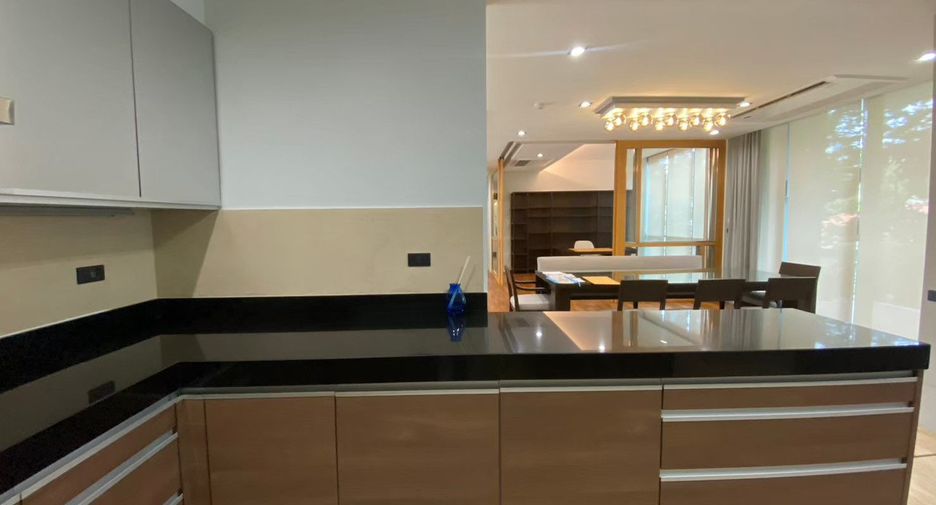 For rent 3 bedrooms condo in Khlong Toei, Bangkok