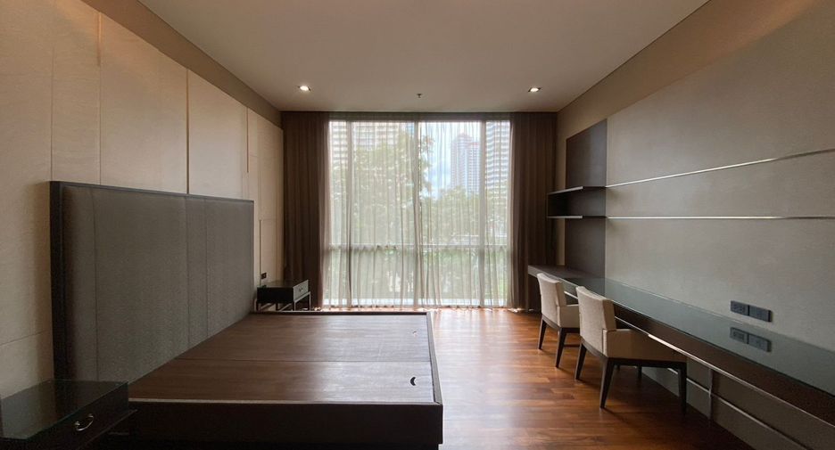 For rent 3 bedrooms condo in Khlong Toei, Bangkok