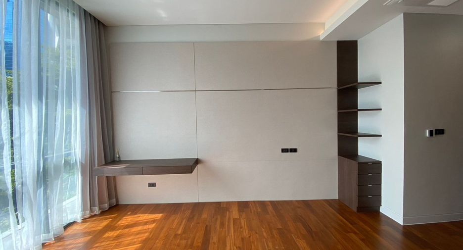 For rent 3 bedrooms condo in Khlong Toei, Bangkok