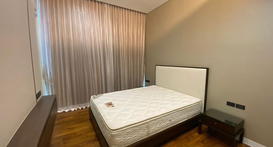 For rent 3 bedrooms condo in Khlong Toei, Bangkok