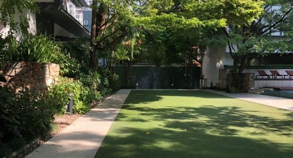 For rent 3 bedrooms condo in Khlong Toei, Bangkok