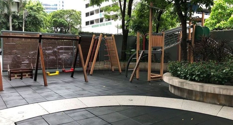 For rent 3 bedrooms condo in Khlong Toei, Bangkok