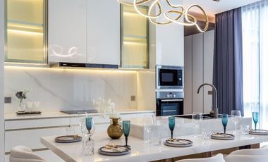 Condo en alquiler y en venta de 3 habitaciones en Khlong Toei, Bangkok