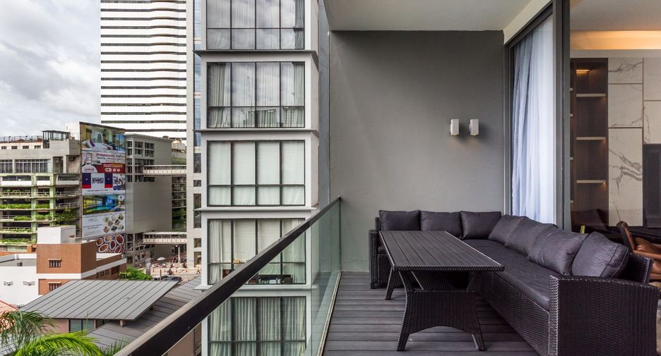 Condo en alquiler y en venta de 3 habitaciones en Khlong Toei, Bangkok