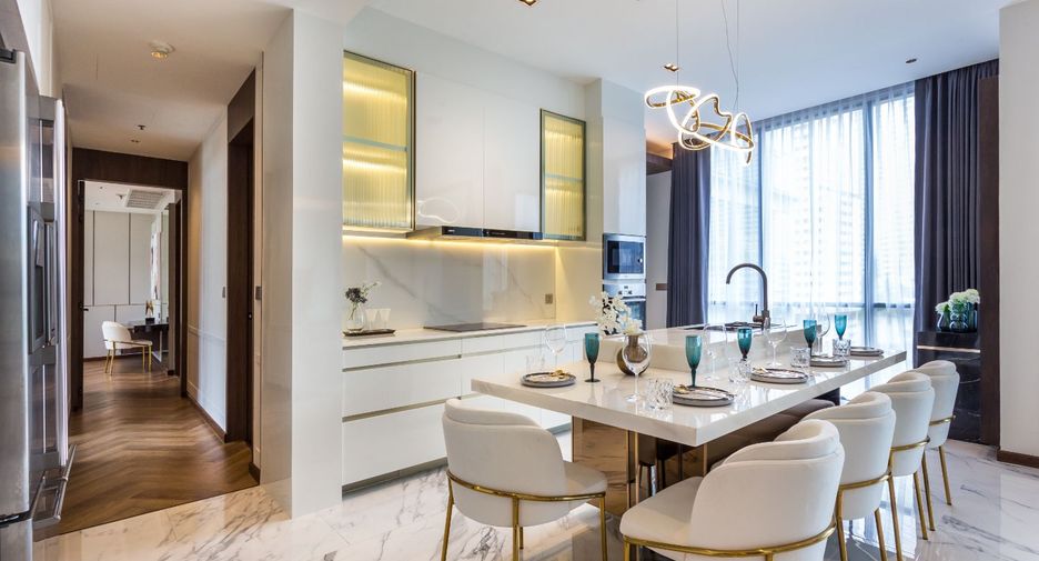 Condo en alquiler y en venta de 3 habitaciones en Khlong Toei, Bangkok