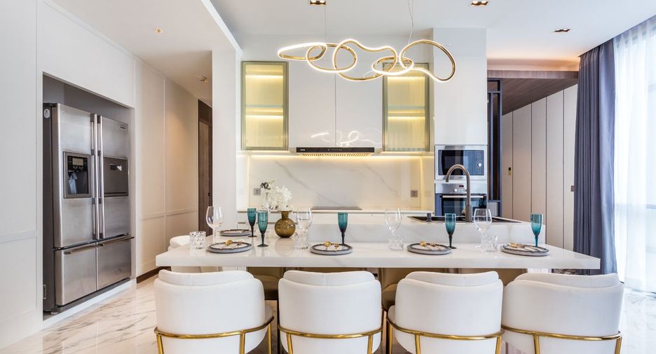 Condo en alquiler y en venta de 3 habitaciones en Khlong Toei, Bangkok