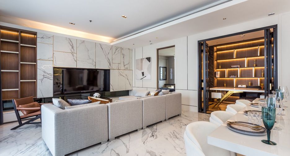 Condo en alquiler y en venta de 3 habitaciones en Khlong Toei, Bangkok