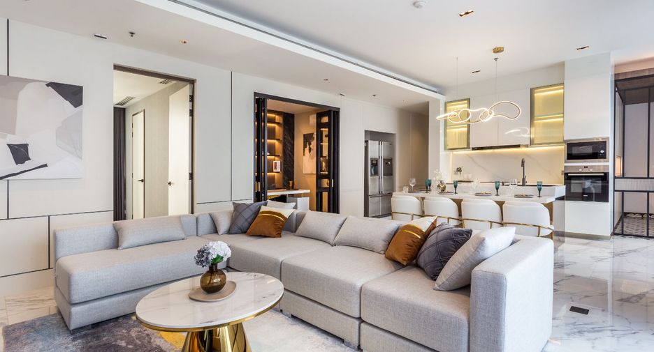 Condo en alquiler y en venta de 3 habitaciones en Khlong Toei, Bangkok