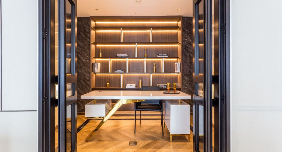 Condo en alquiler y en venta de 3 habitaciones en Khlong Toei, Bangkok