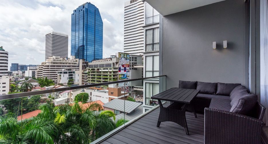Condo en alquiler y en venta de 3 habitaciones en Khlong Toei, Bangkok