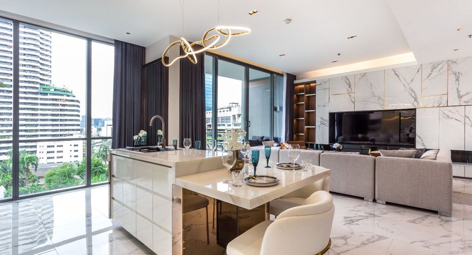 Condo en alquiler y en venta de 3 habitaciones en Khlong Toei, Bangkok