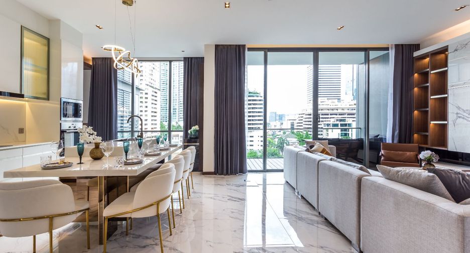 Condo en alquiler y en venta de 3 habitaciones en Khlong Toei, Bangkok