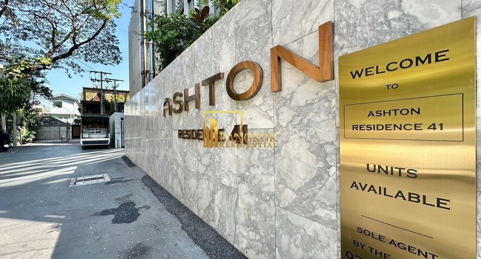 For rent 2 bedrooms condo in Watthana, Bangkok