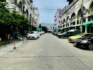For sale 21 bedrooms retail Space in Prawet, Bangkok