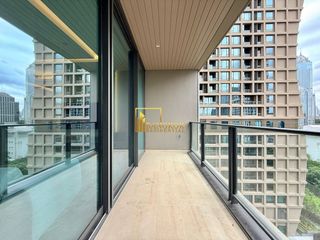 For rent 2 bedrooms condo in Pathum Wan, Bangkok
