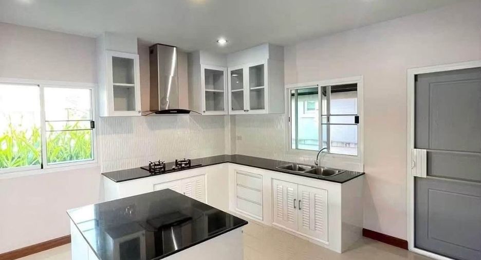 For rent 5 bedrooms house in Mueang Chiang Mai, Chiang Mai