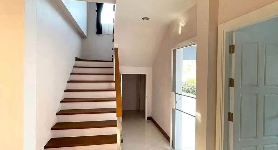 For rent 5 bedrooms house in Mueang Chiang Mai, Chiang Mai