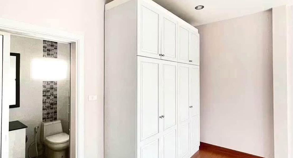 For rent 5 bedrooms house in Mueang Chiang Mai, Chiang Mai
