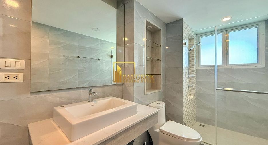 Condo en alquiler de 3 habitaciones en Watthana, Bangkok