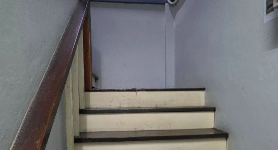 Local comercial en venta de 4 habitaciones en Yan Nawa, Bangkok
