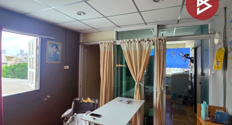 Local comercial en venta de 4 habitaciones en Yan Nawa, Bangkok