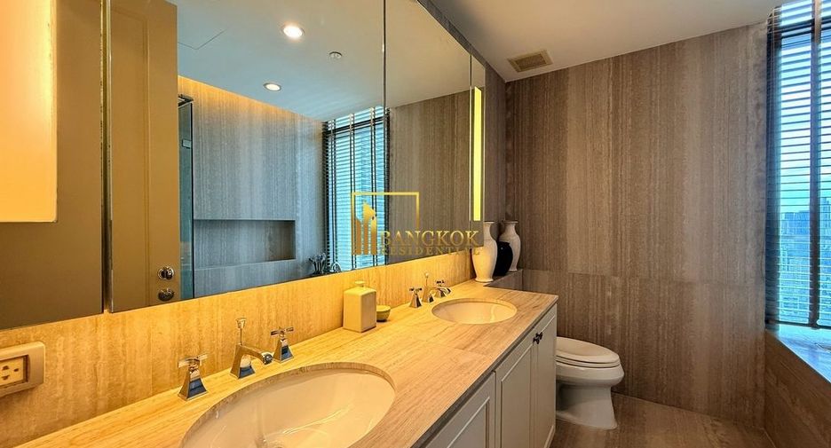 For rent 3 bedrooms condo in Pathum Wan, Bangkok