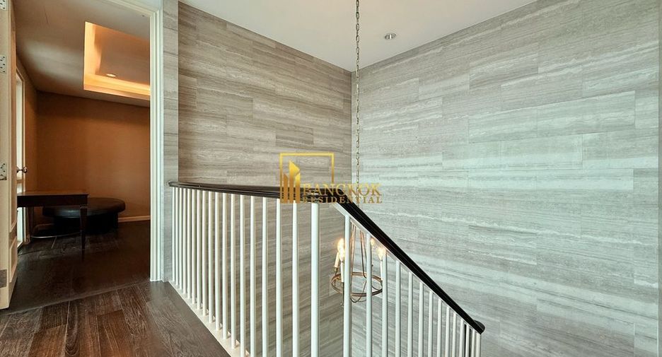 For rent 3 bedrooms condo in Pathum Wan, Bangkok