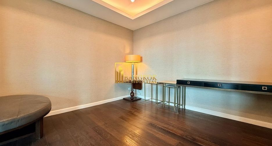 For rent 3 bedrooms condo in Pathum Wan, Bangkok