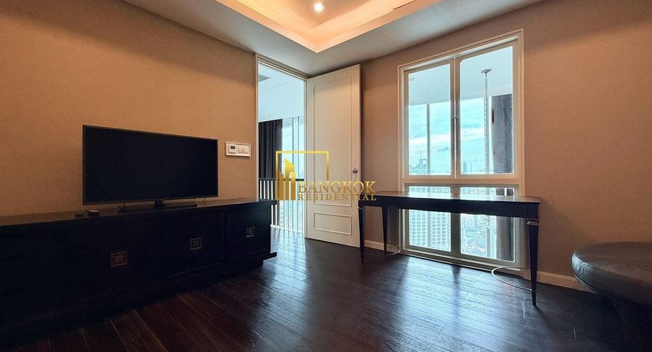 For rent 3 bedrooms condo in Pathum Wan, Bangkok