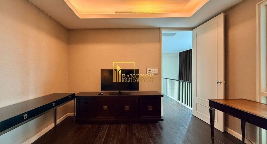 For rent 3 bedrooms condo in Pathum Wan, Bangkok