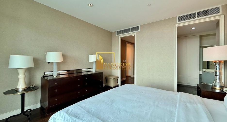 For rent 3 bedrooms condo in Pathum Wan, Bangkok