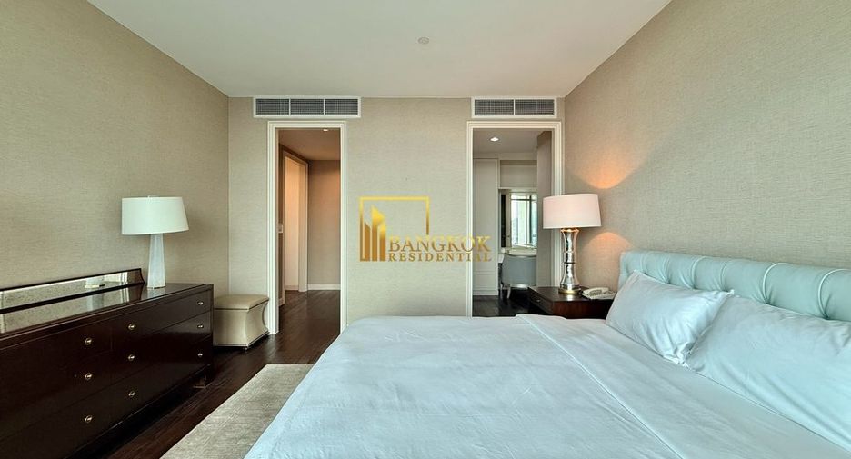 For rent 3 bedrooms condo in Pathum Wan, Bangkok