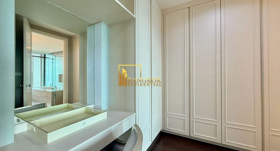 For rent 3 bedrooms condo in Pathum Wan, Bangkok